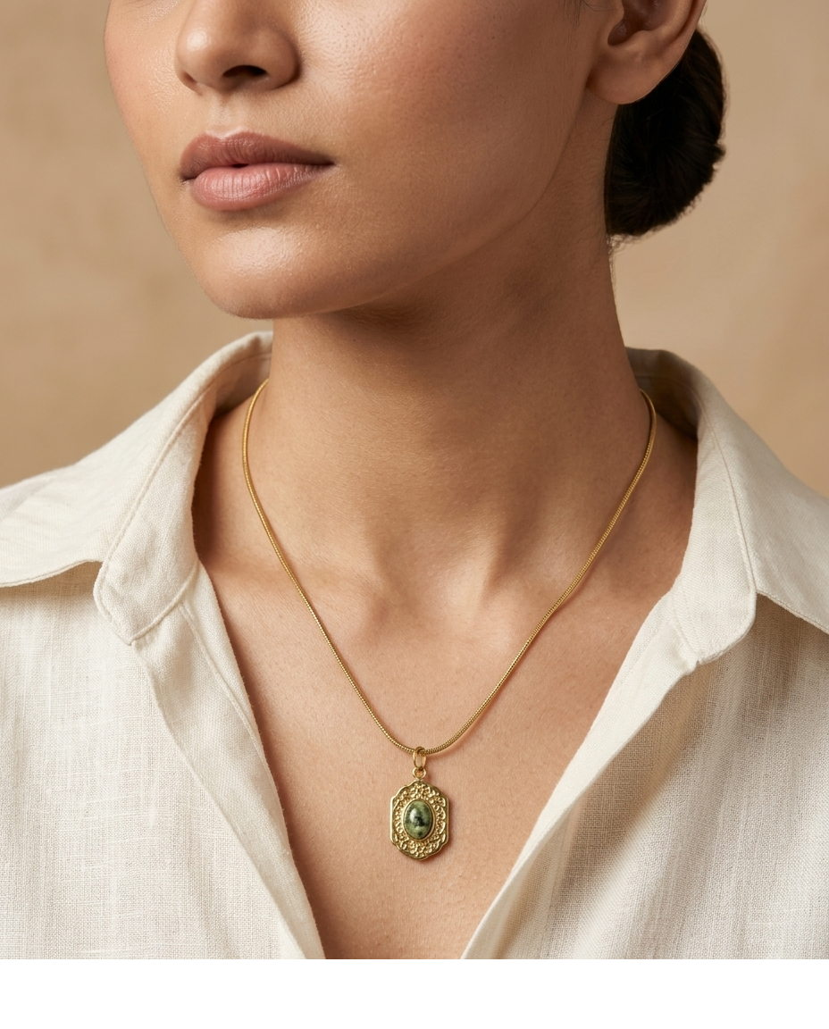 Vintage Gold-Tone Green Stone Pendant Necklace for Women