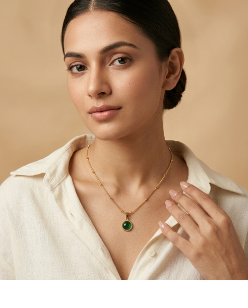 Classic Green Cabochon Gold Pendant Necklace for Women